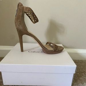 NWT Calvin Klein Suede heels